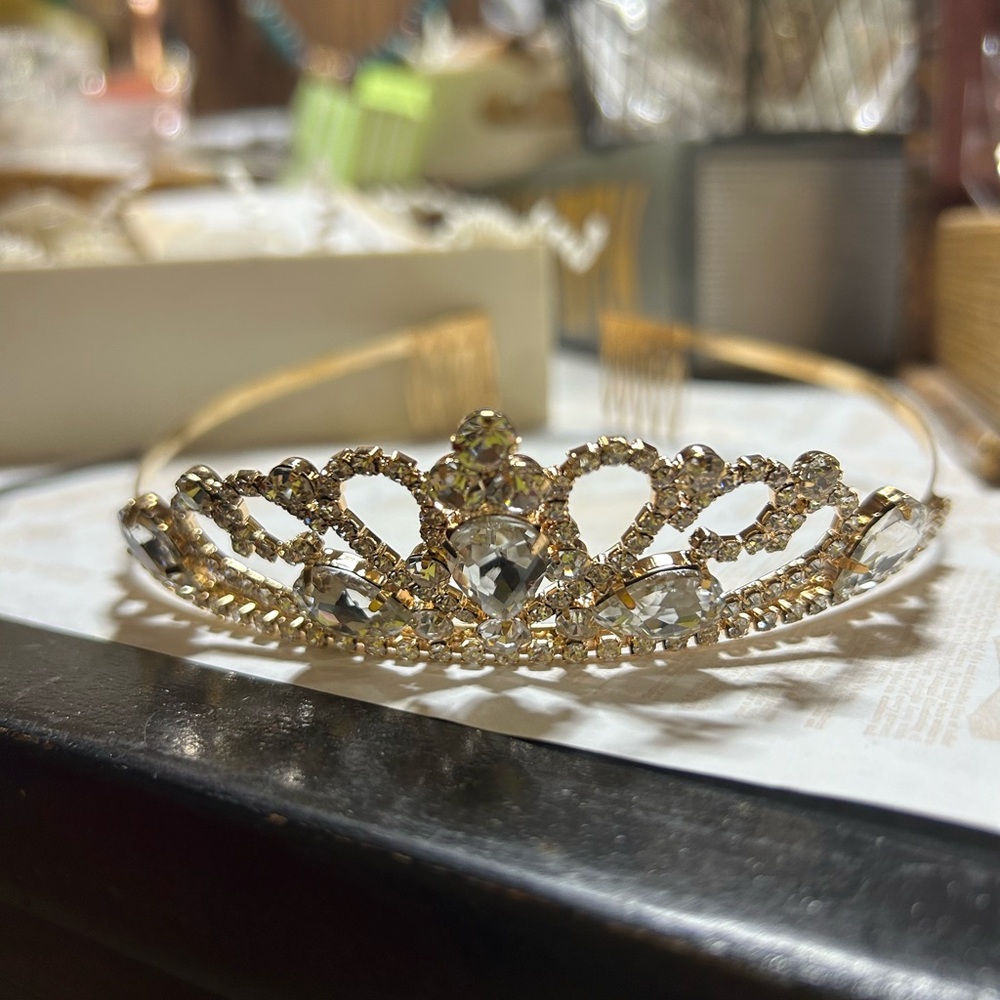 Tiara Goldtone Rhinestone NWT - Picture 3 of 6